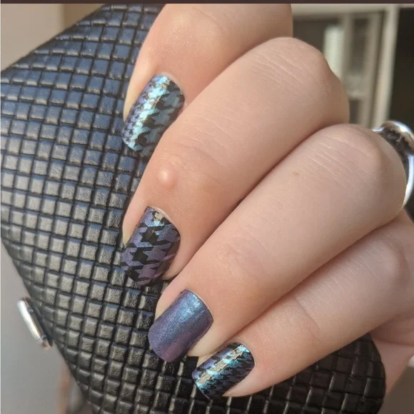 *Retired* Color Street: Suit Yourself | Houndstooth Teal Purple Duochrome Fall - Picture 7 of 13